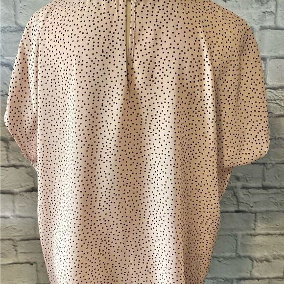 Halogen - Plus Size Lt Pink w/black dots cap sleeve blouse - Picture 4 of 5